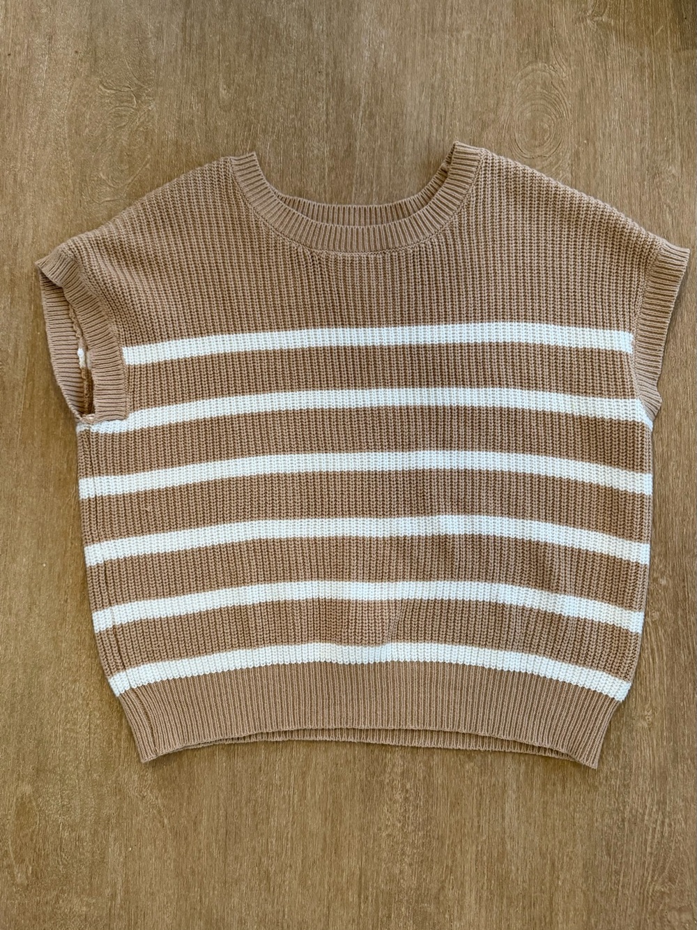 Moon & Madison Women’s Tan & White Striped Ribbed Knit Sweater top | Cap Sleeve